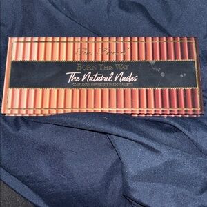 Too Faced Born This Way The Natural Nudes Eye Shadow Palette no applicator